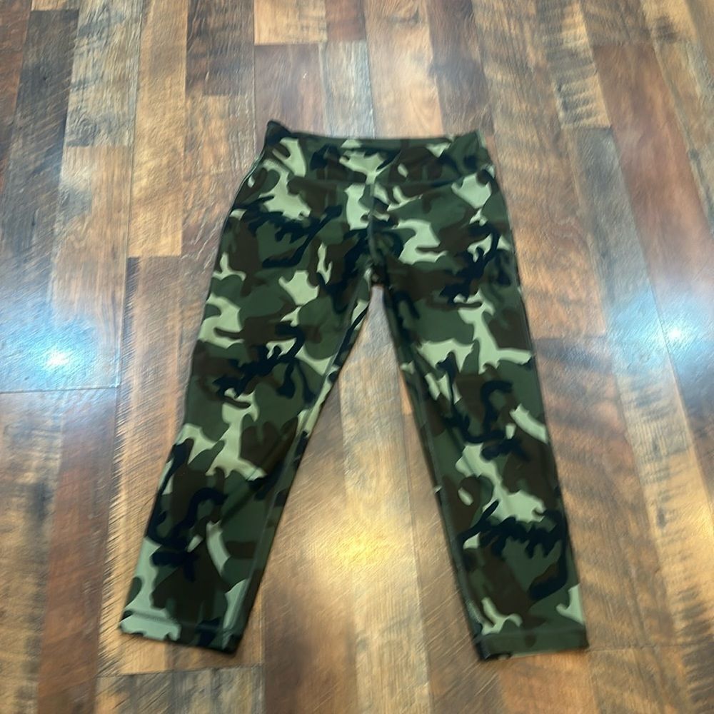 Camo cropped leggings M (3175)